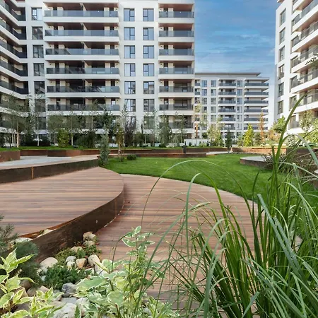 Stylish 1Br Apartment With Balcony In Vibrant Business Area-3
