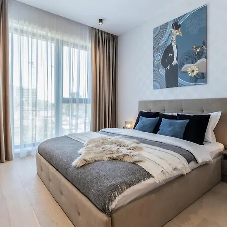 Stylish 1Br Apartment With Balcony In Vibrant Business Area-2